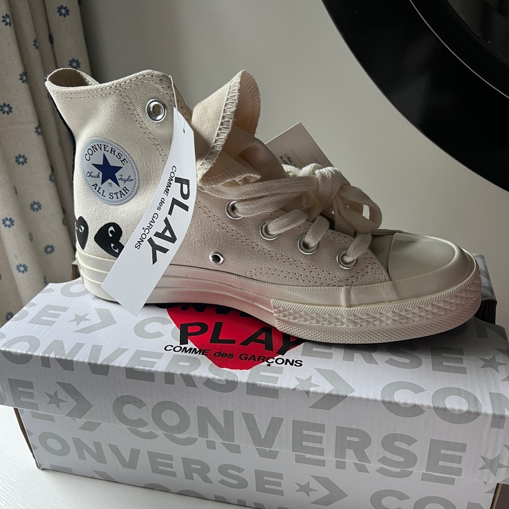 Converse Play Edition women’s size 6